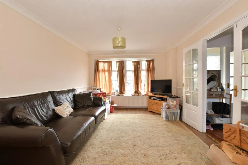 3 bed End of Terrace