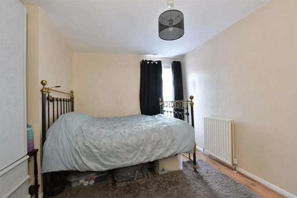 3 bed End of Terrace
