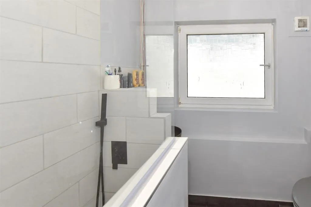 2 bed Semi-Detached Bungalow