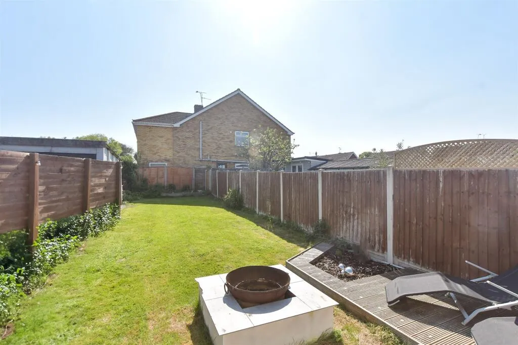 2 bed Semi-Detached Bungalow