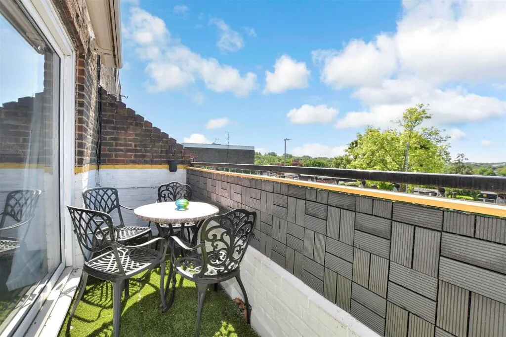 4 bed Town House