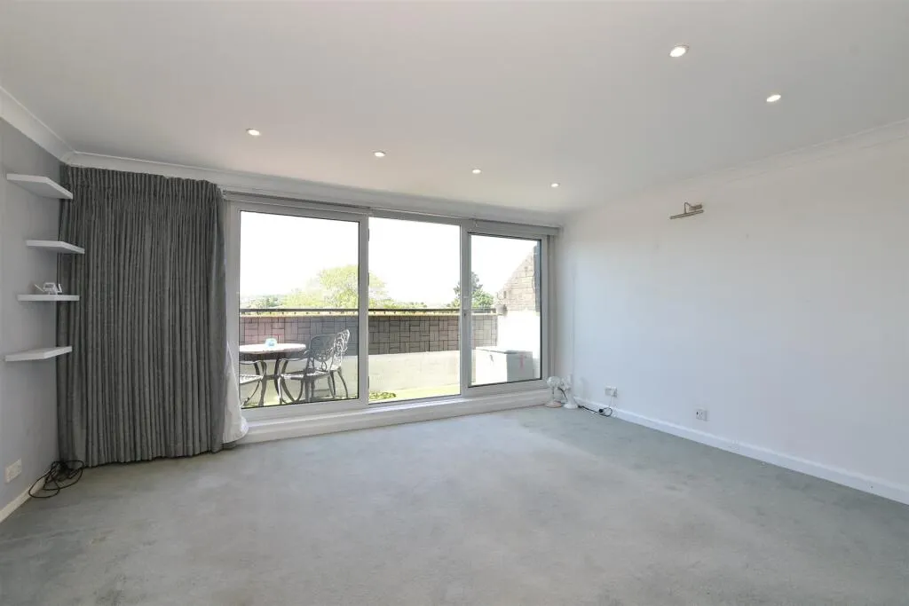 4 bed Town House