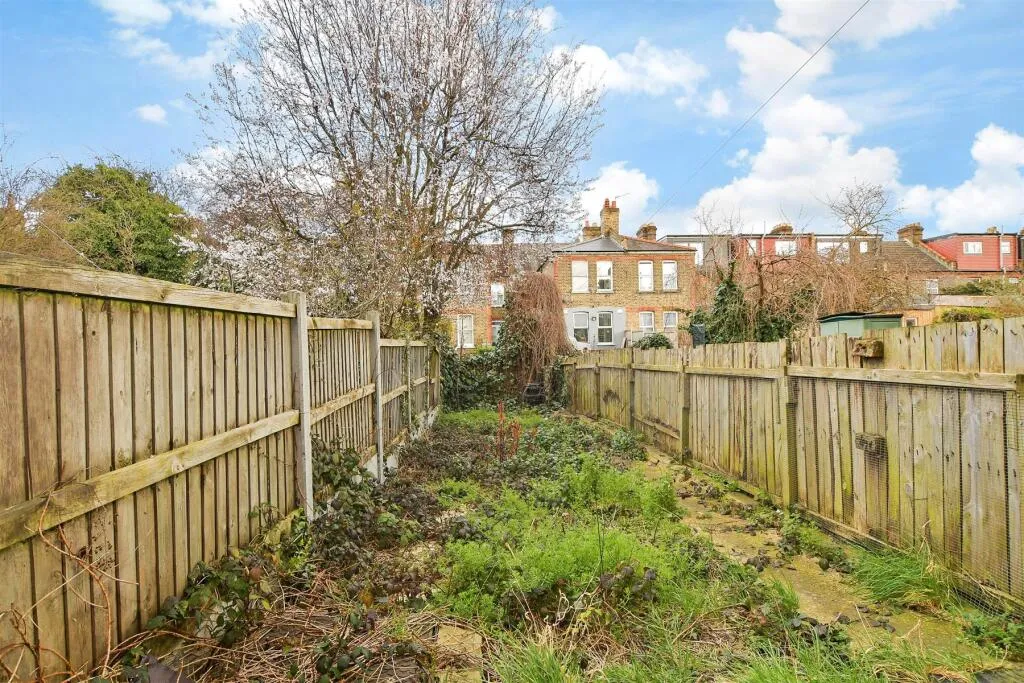2 bed Maisonette