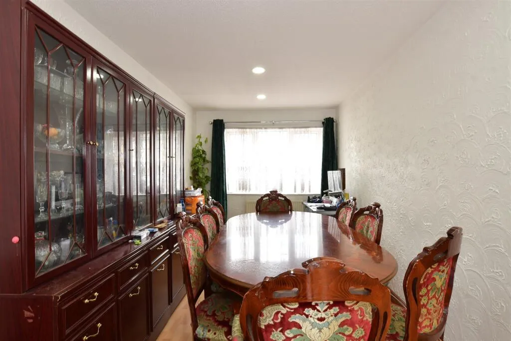 4 bed End of Terrace