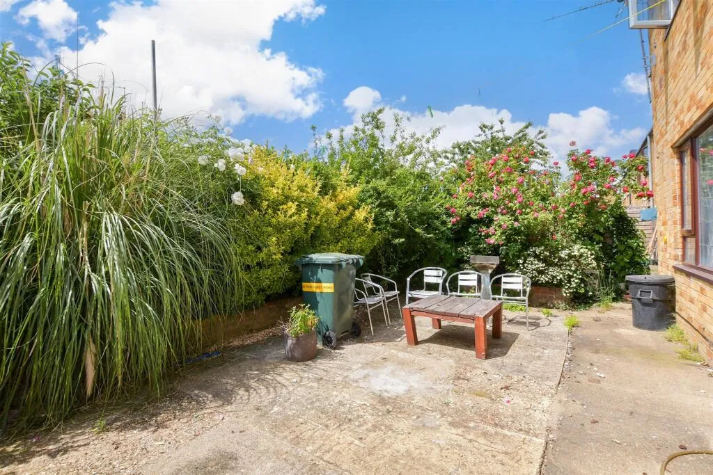 4 bed End of Terrace