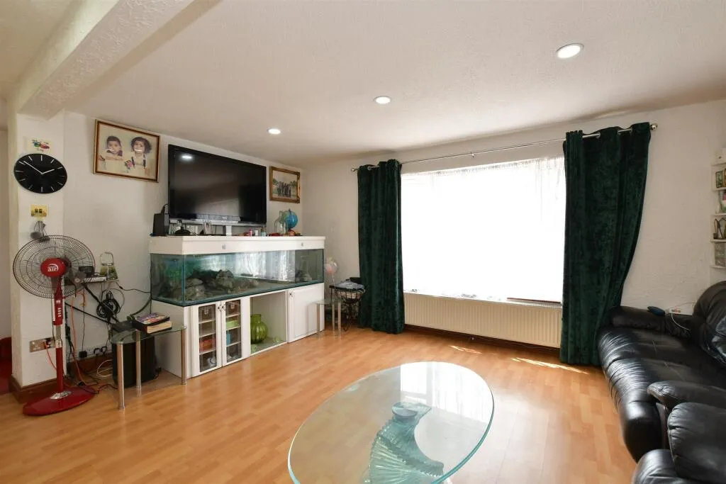 4 bed End of Terrace
