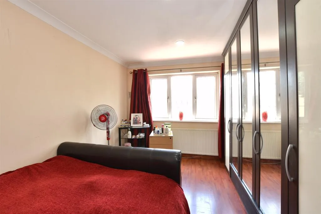 4 bed End of Terrace
