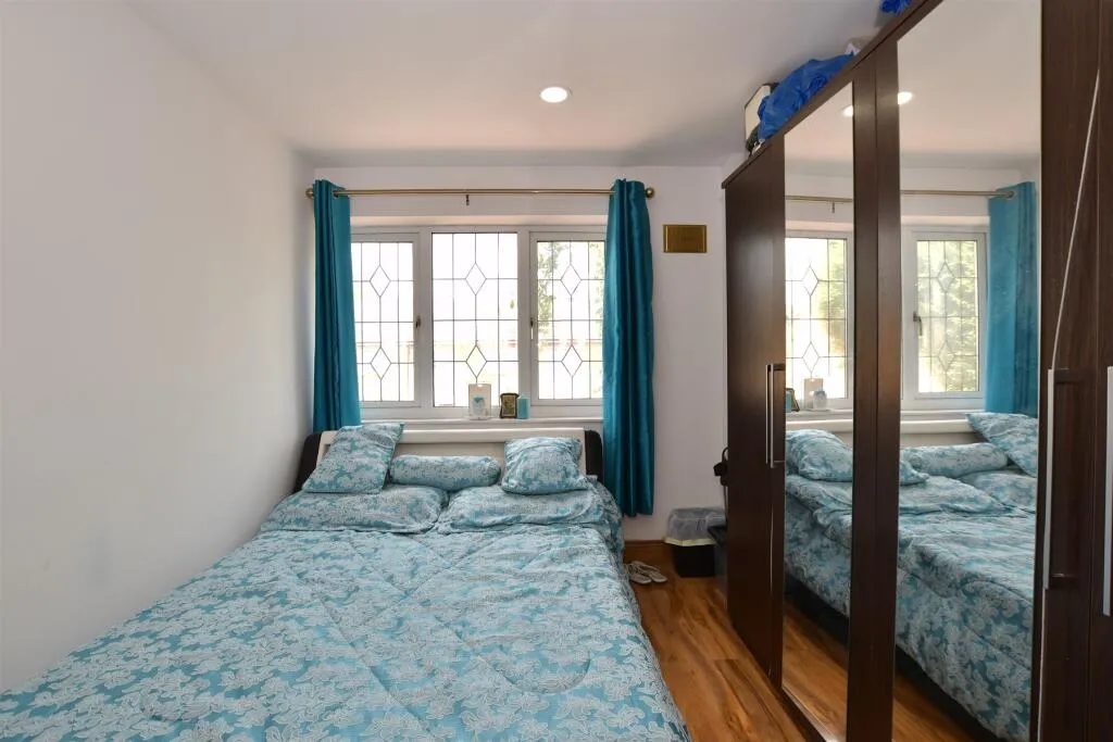 4 bed End of Terrace