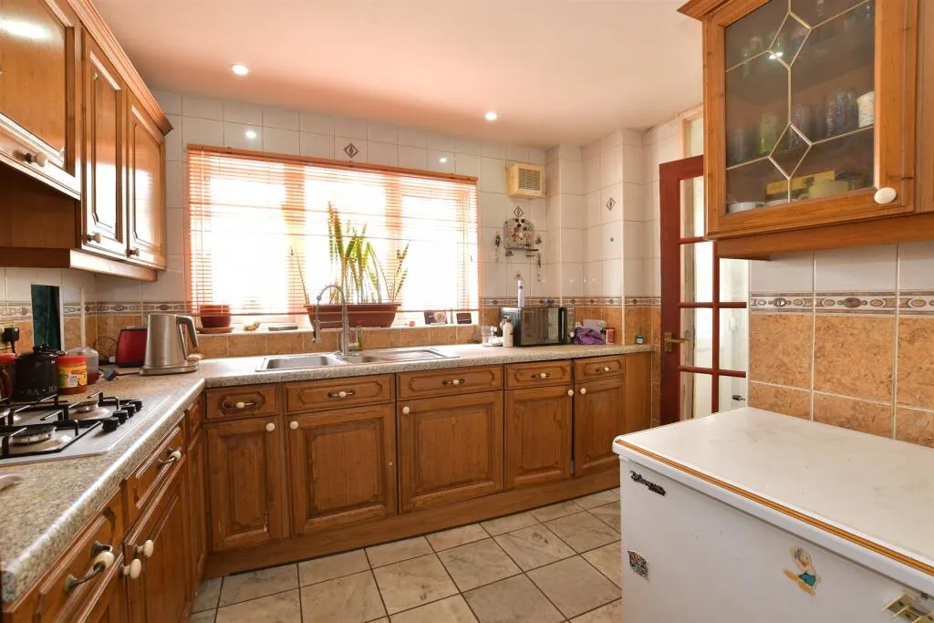 4 bed End of Terrace