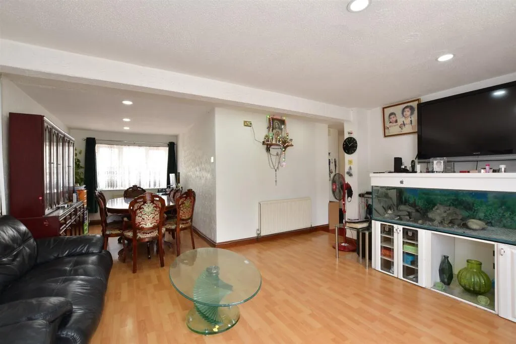 4 bed End of Terrace