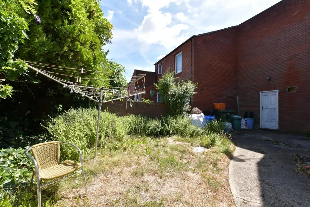 4 bed End of Terrace