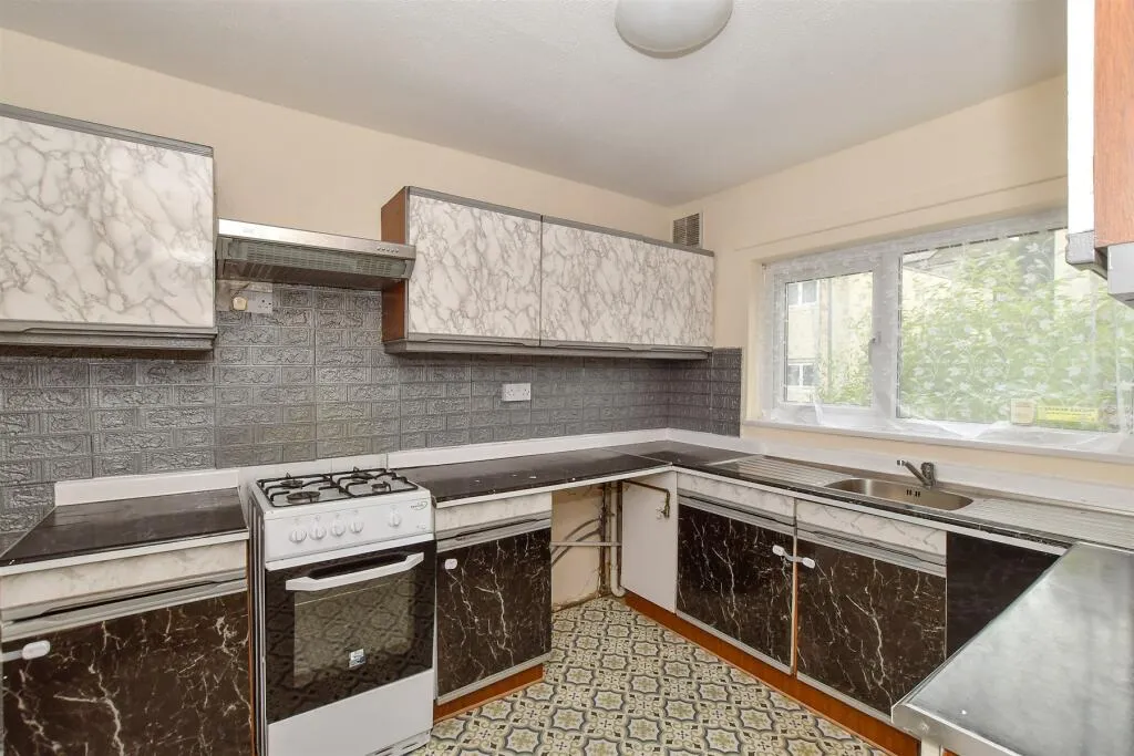 3 bed End of Terrace