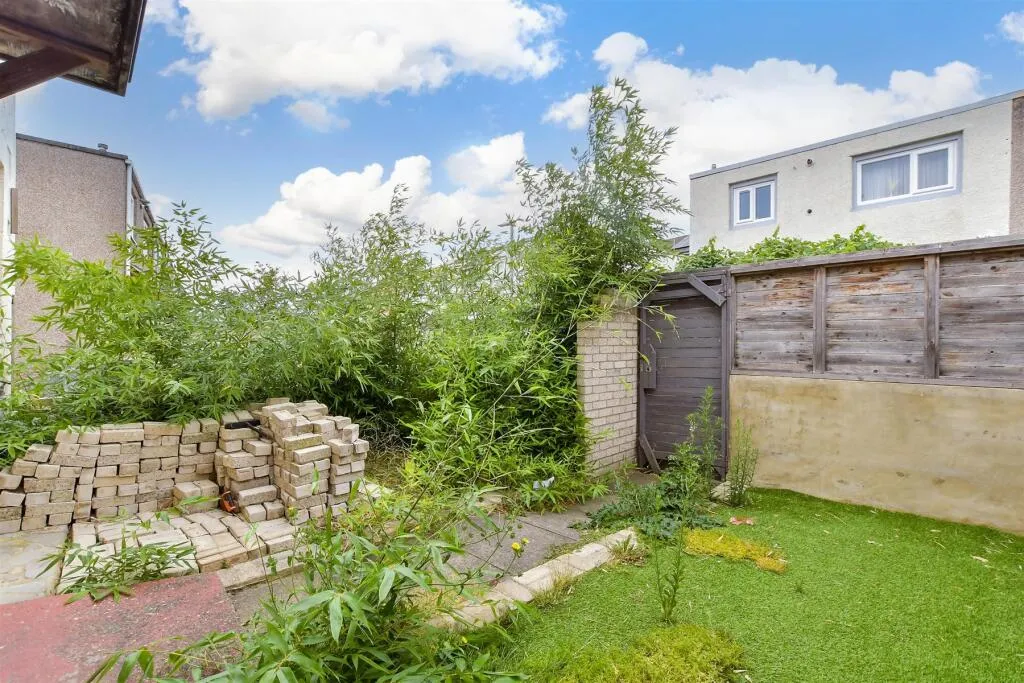 3 bed End of Terrace