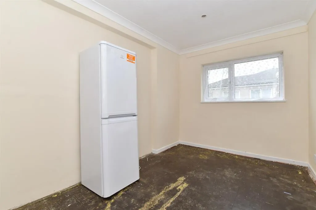 3 bed End of Terrace