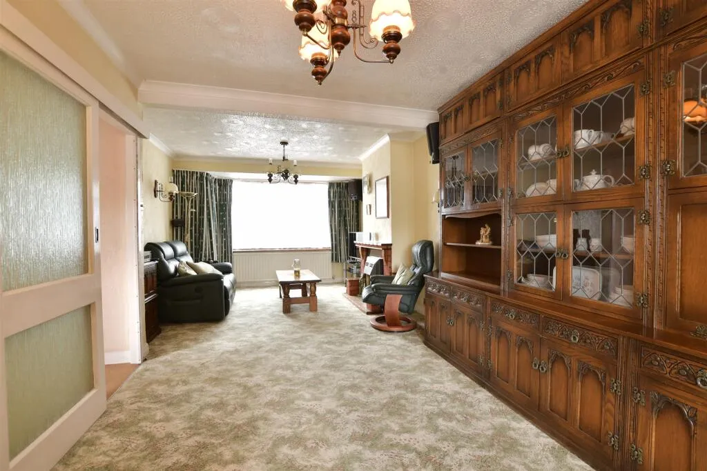 3 bed End of Terrace