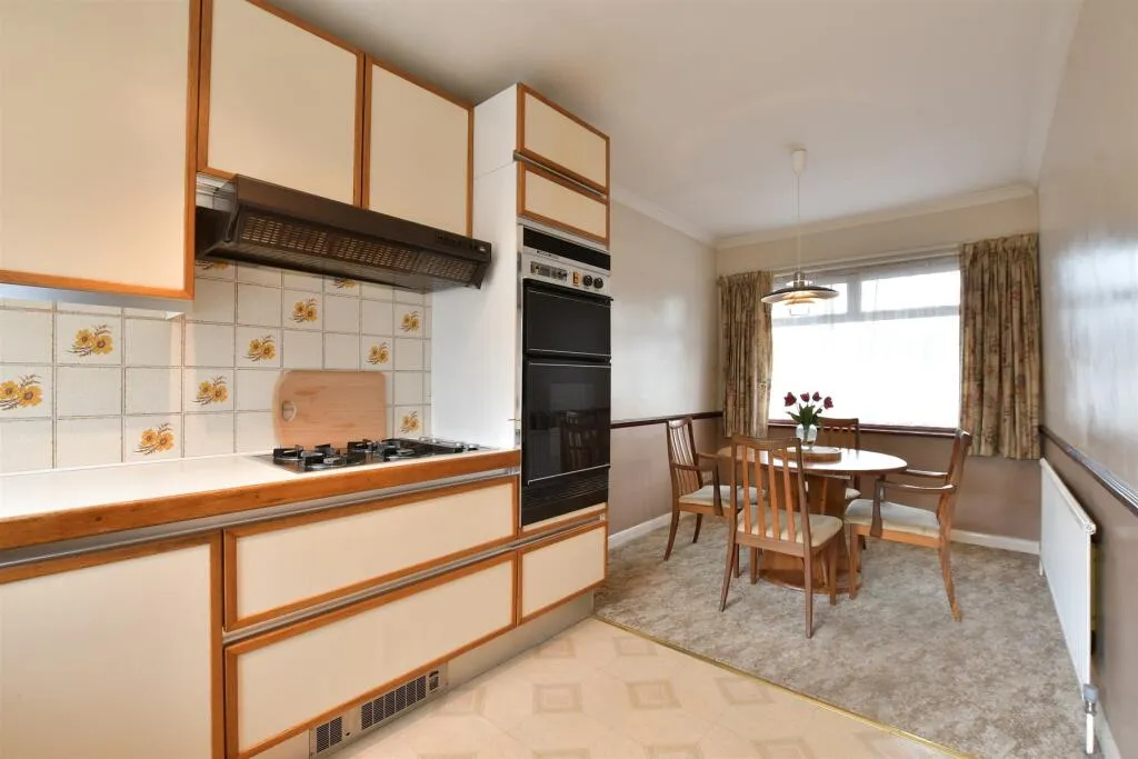 3 bed End of Terrace