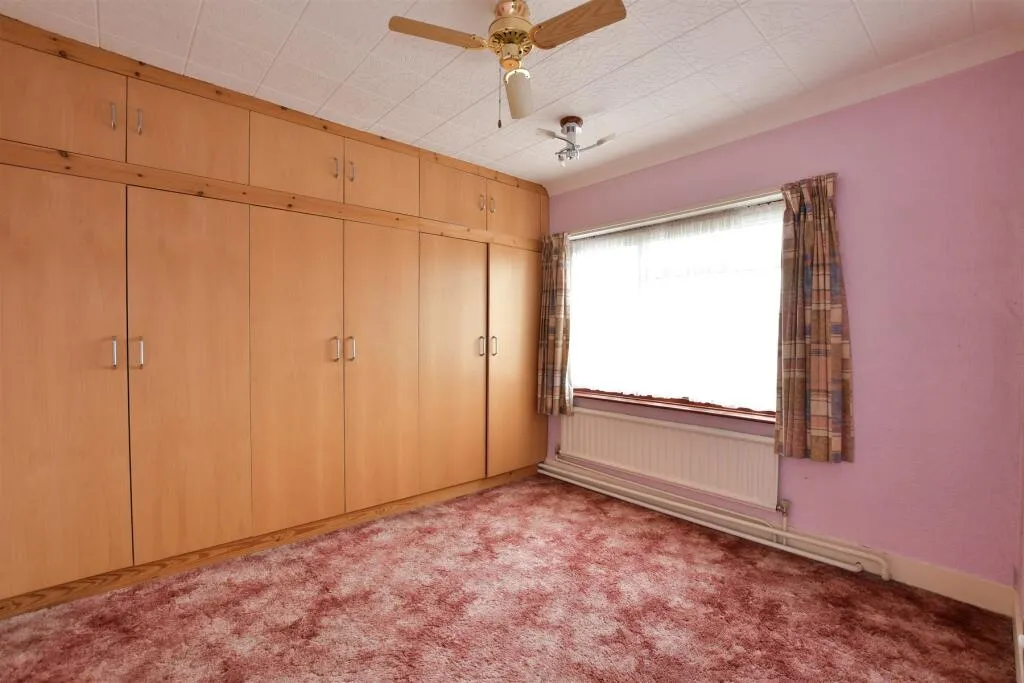 3 bed End of Terrace