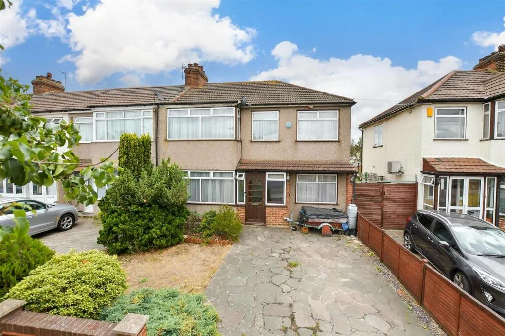 3 bed End of Terrace