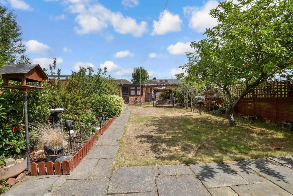 3 bed End of Terrace