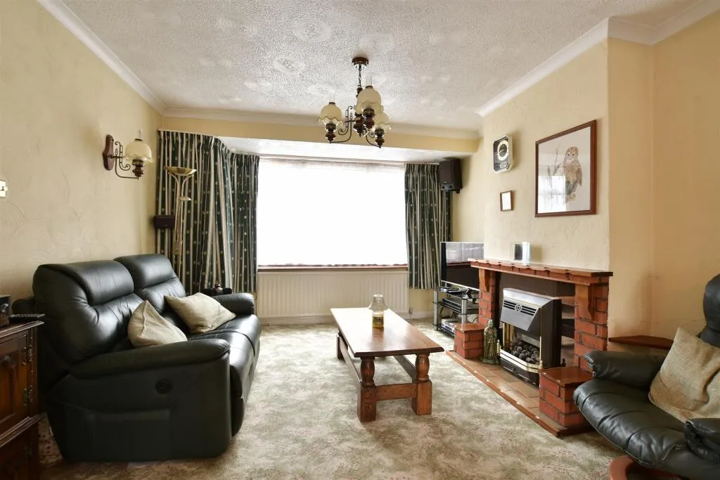 3 bed End of Terrace