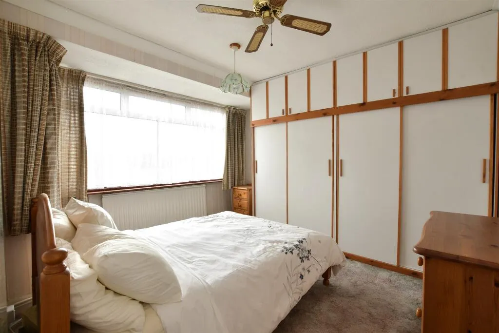 3 bed End of Terrace
