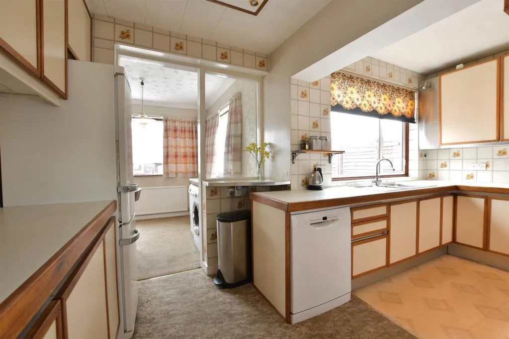 3 bed End of Terrace
