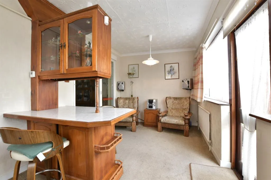 3 bed End of Terrace