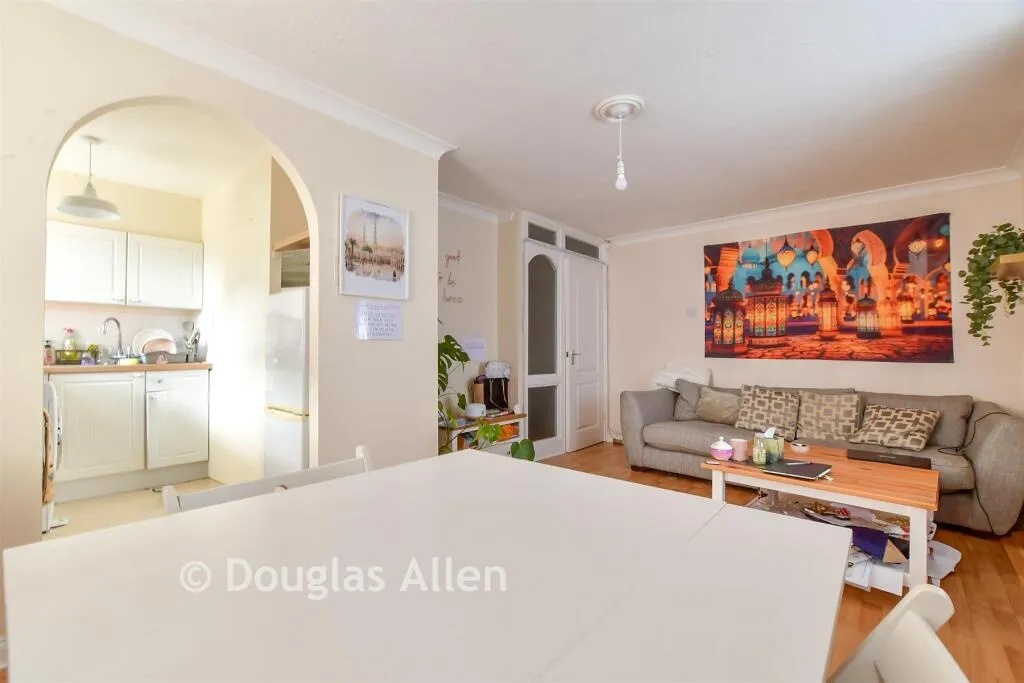 1 bed Ground Flat