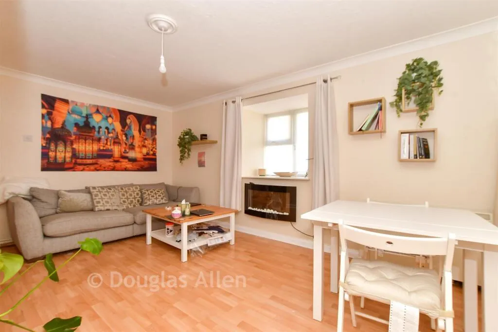1 bed Ground Flat