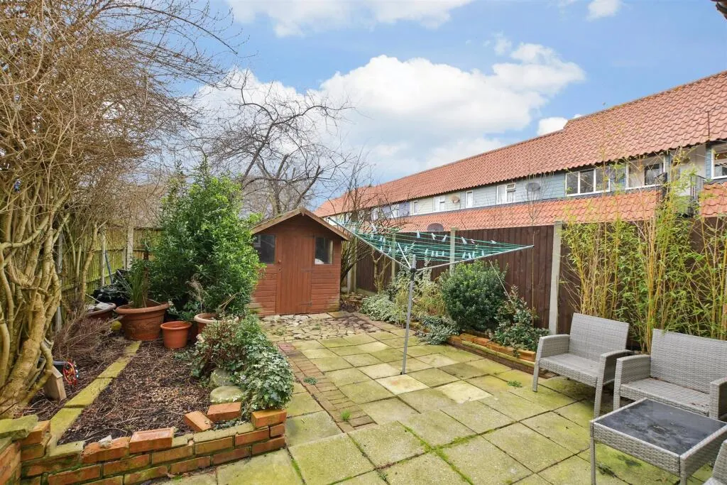 4 bed Terraced
