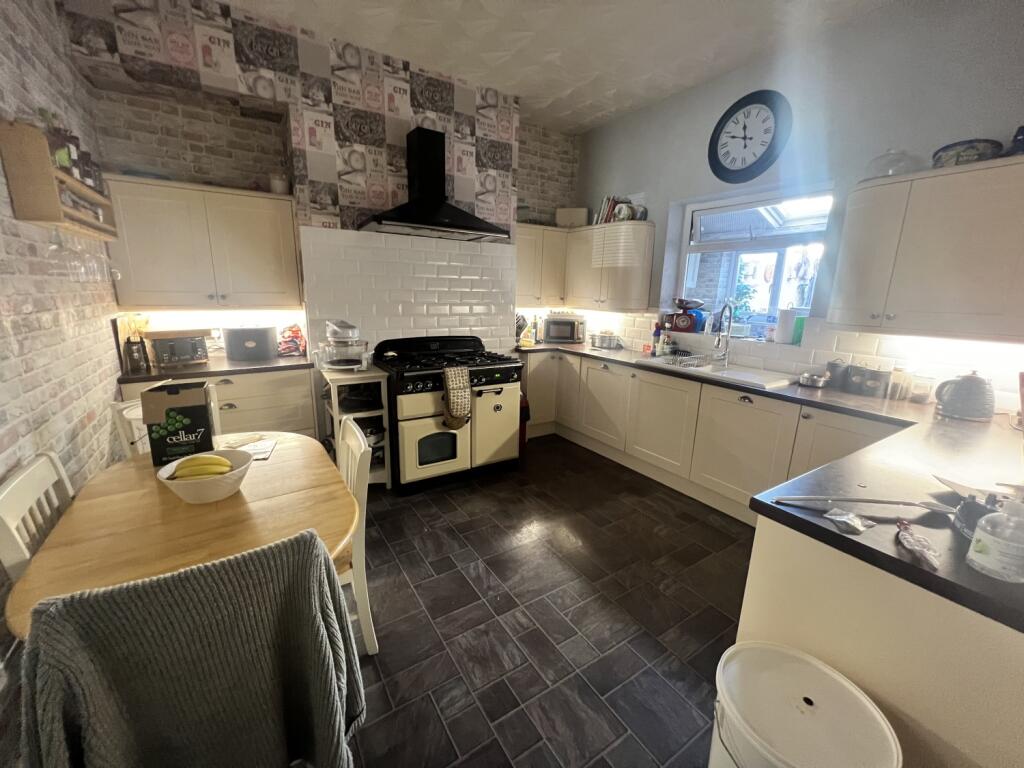 3 bed End of Terrace
