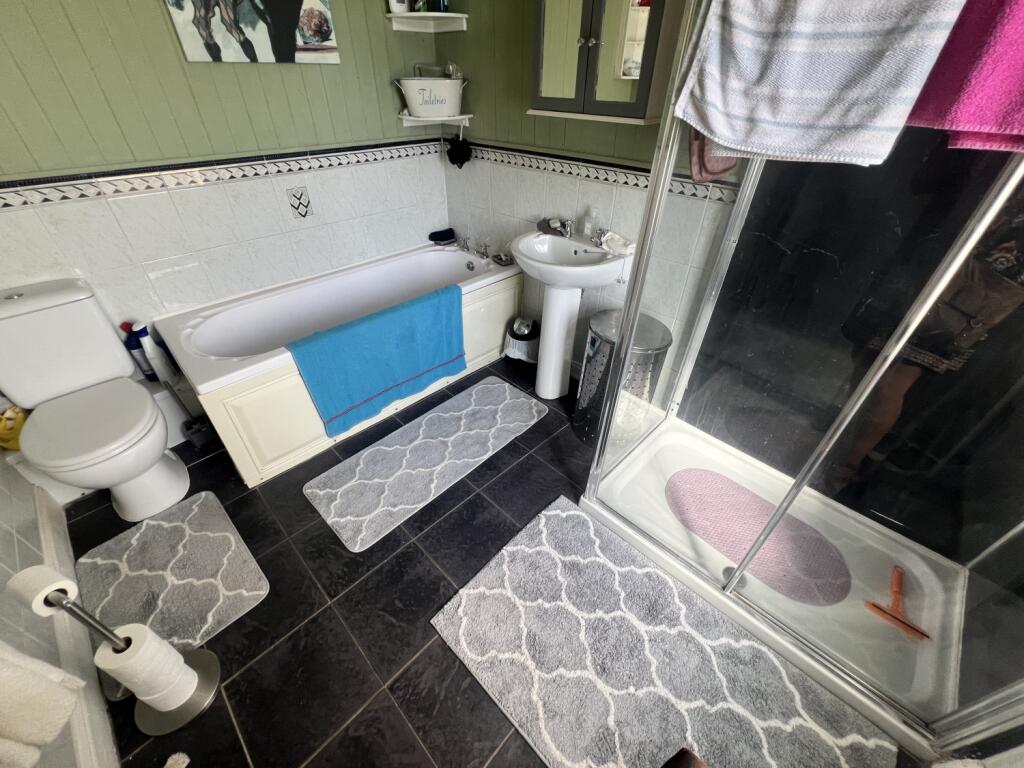 3 bed End of Terrace