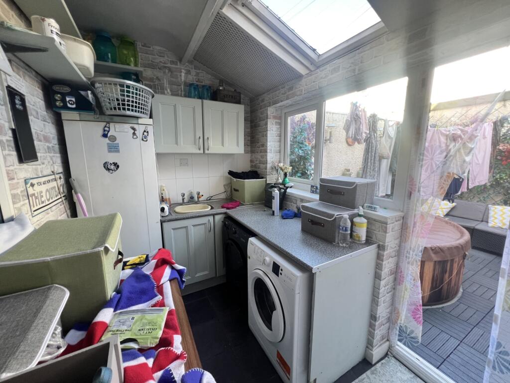 3 bed End of Terrace