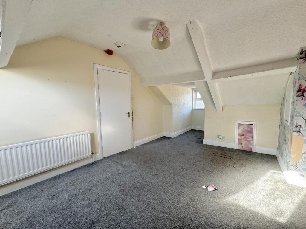 5 bed Terraced