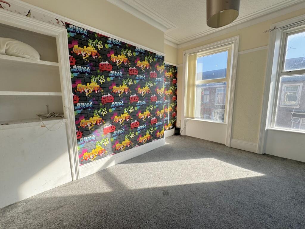 5 bed Terraced