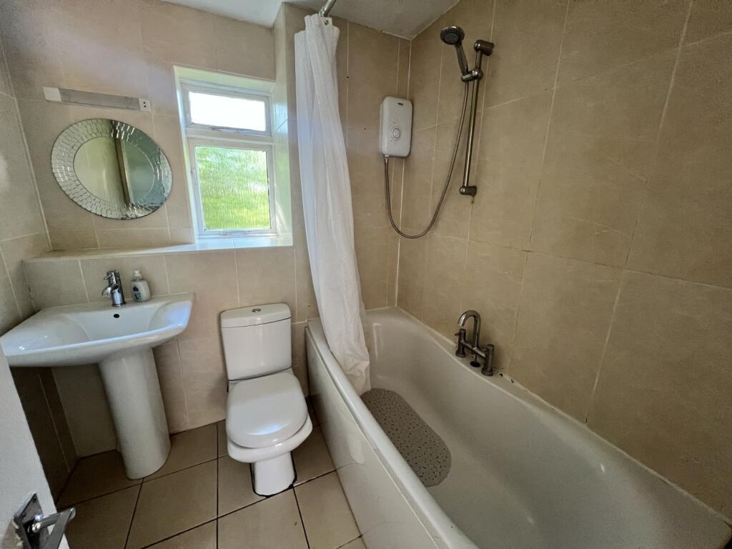 4 bed Detached