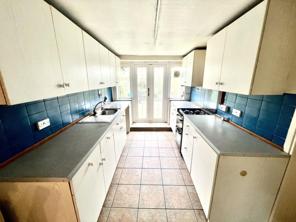 4 bed House
