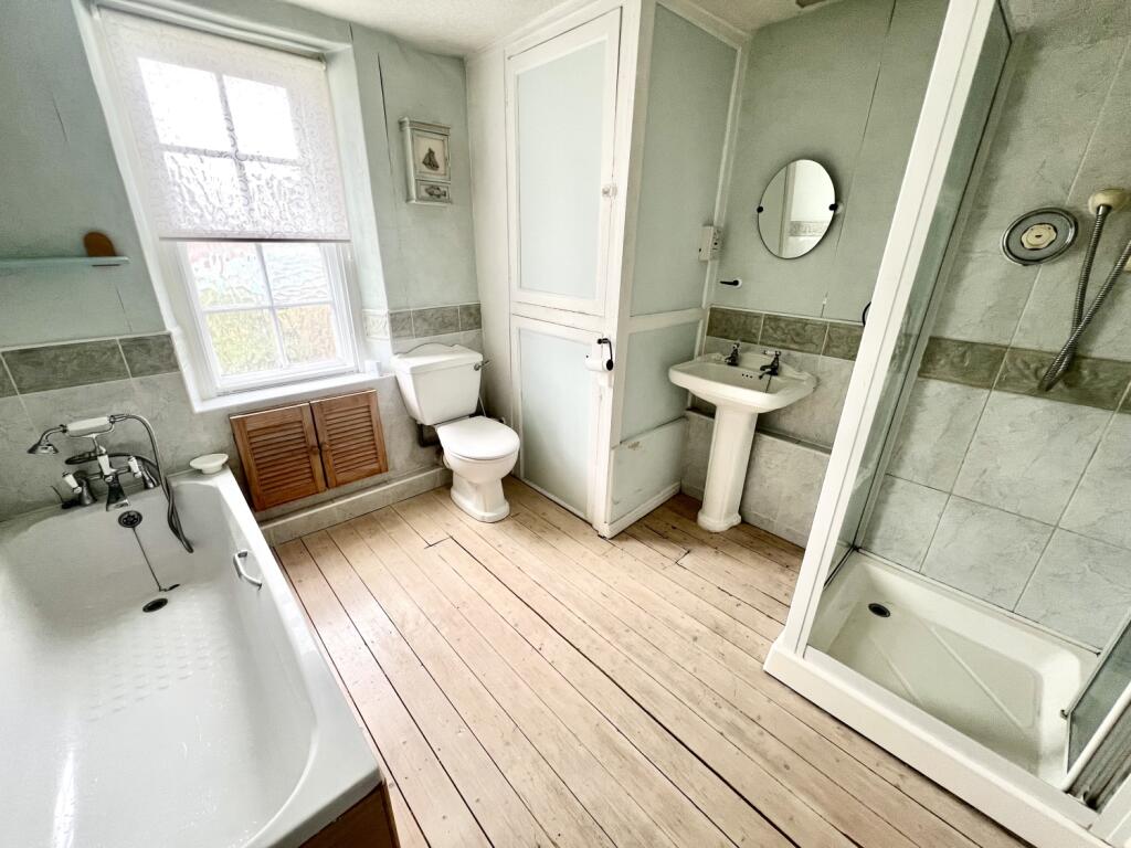 4 bed House