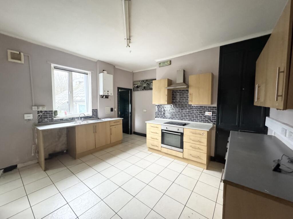 4 bed Terraced