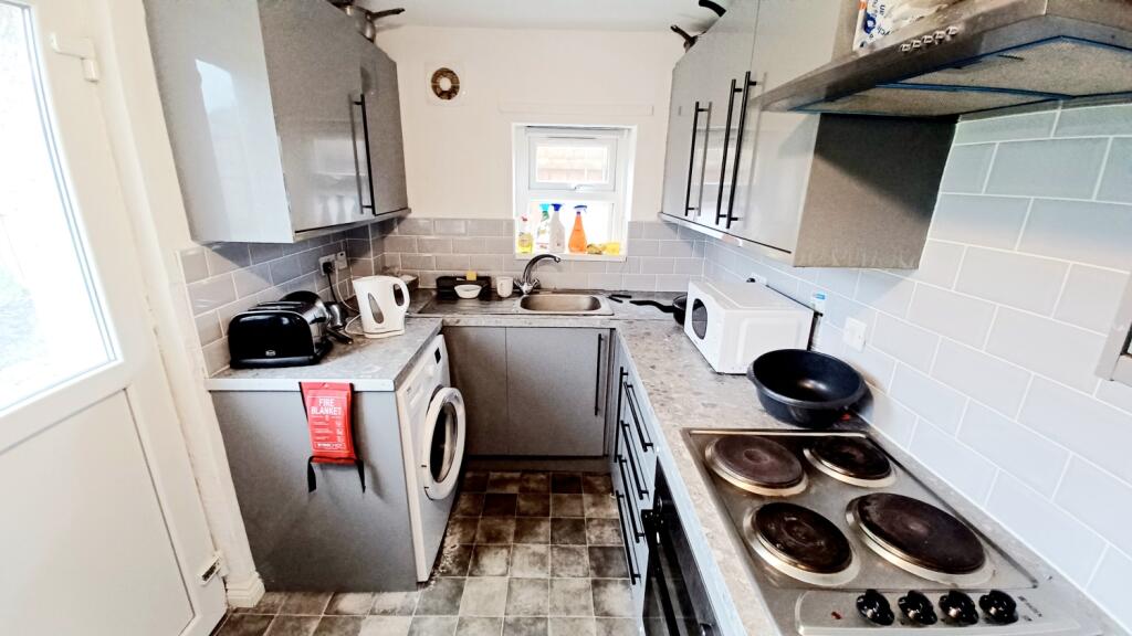 5 bed Semi-Detached