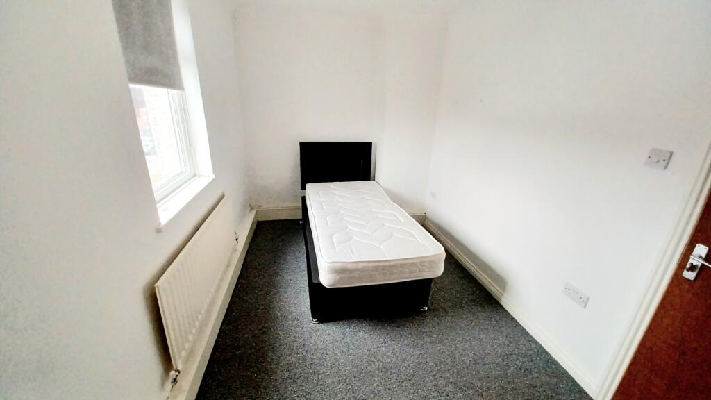 5 bed Semi-Detached
