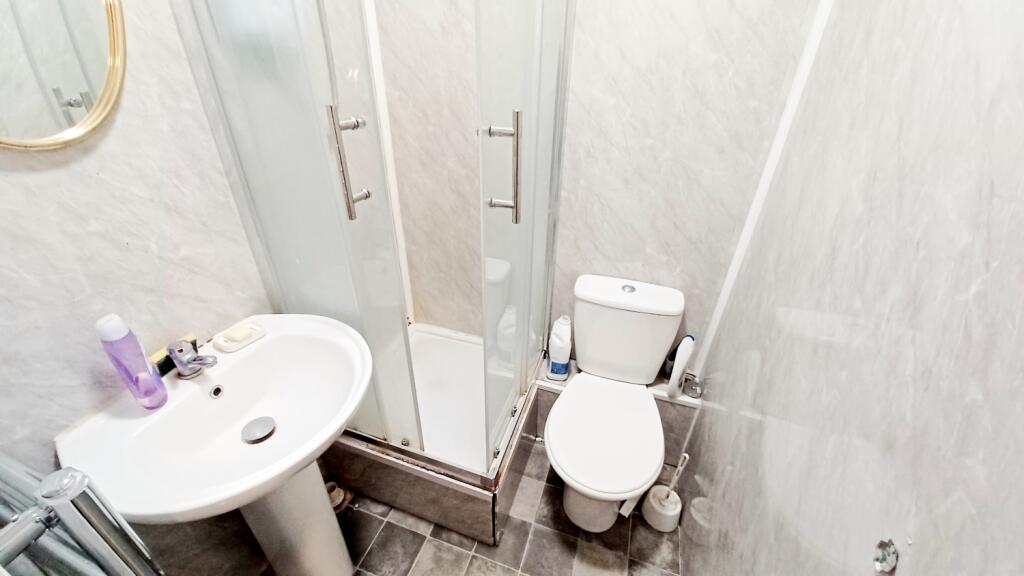 5 bed Semi-Detached