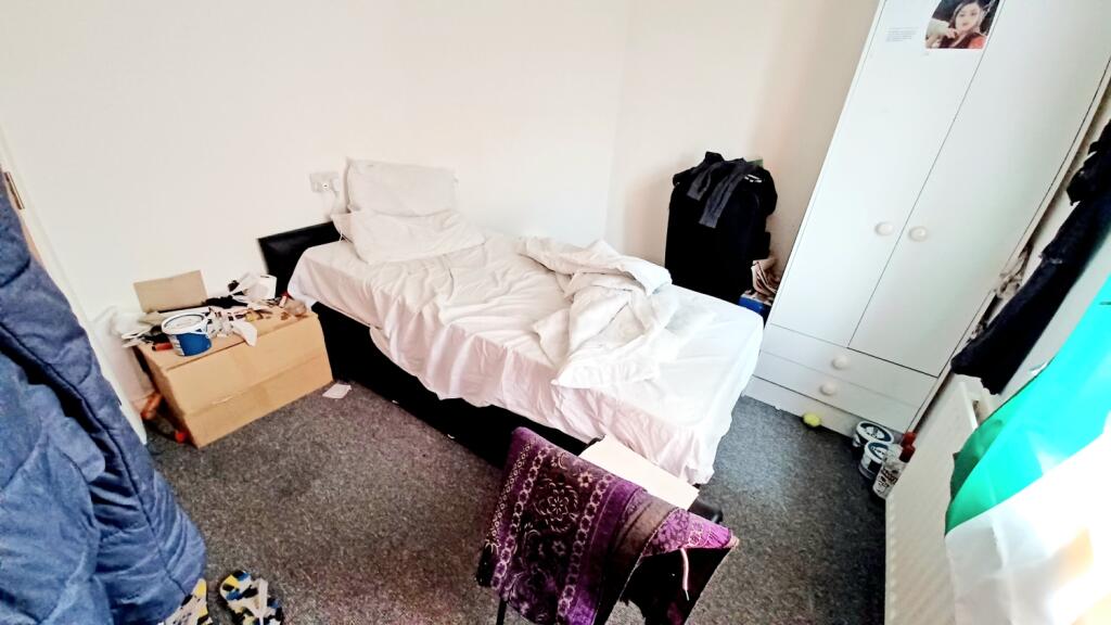 5 bed Semi-Detached