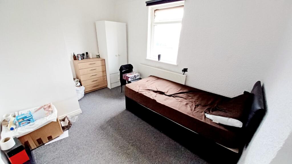 5 bed Semi-Detached