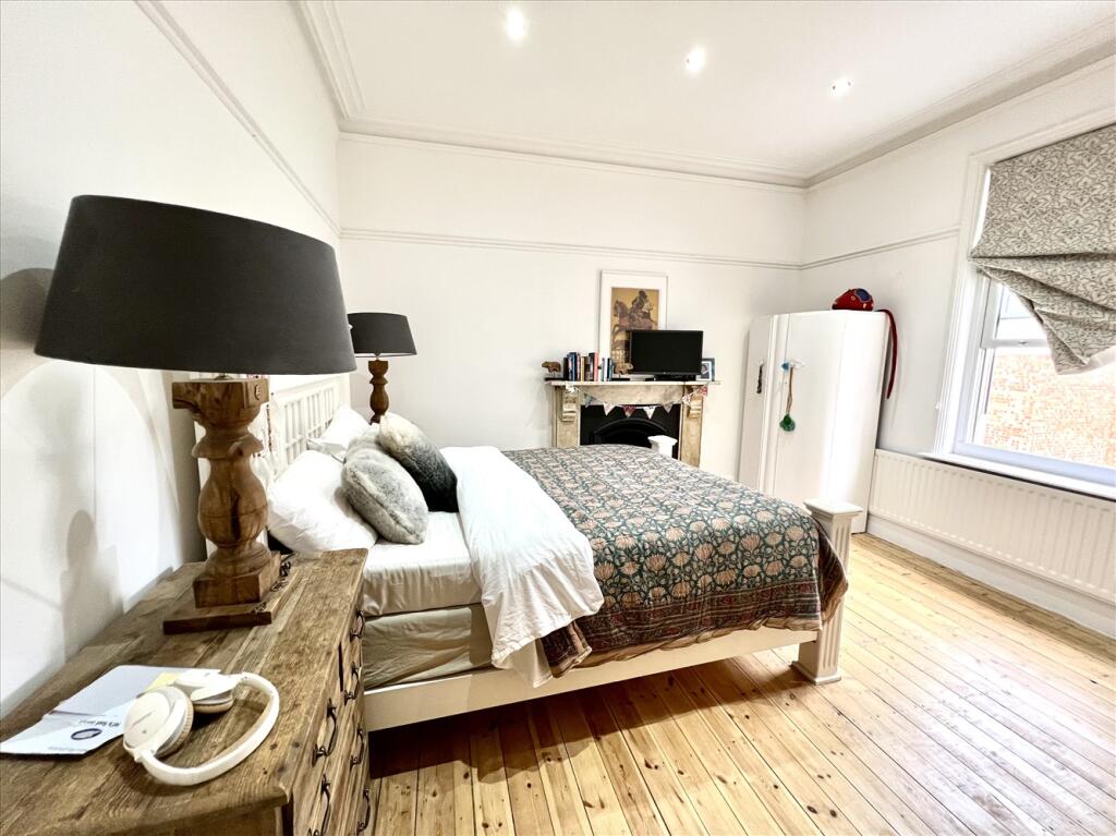 5 bed Semi-Detached