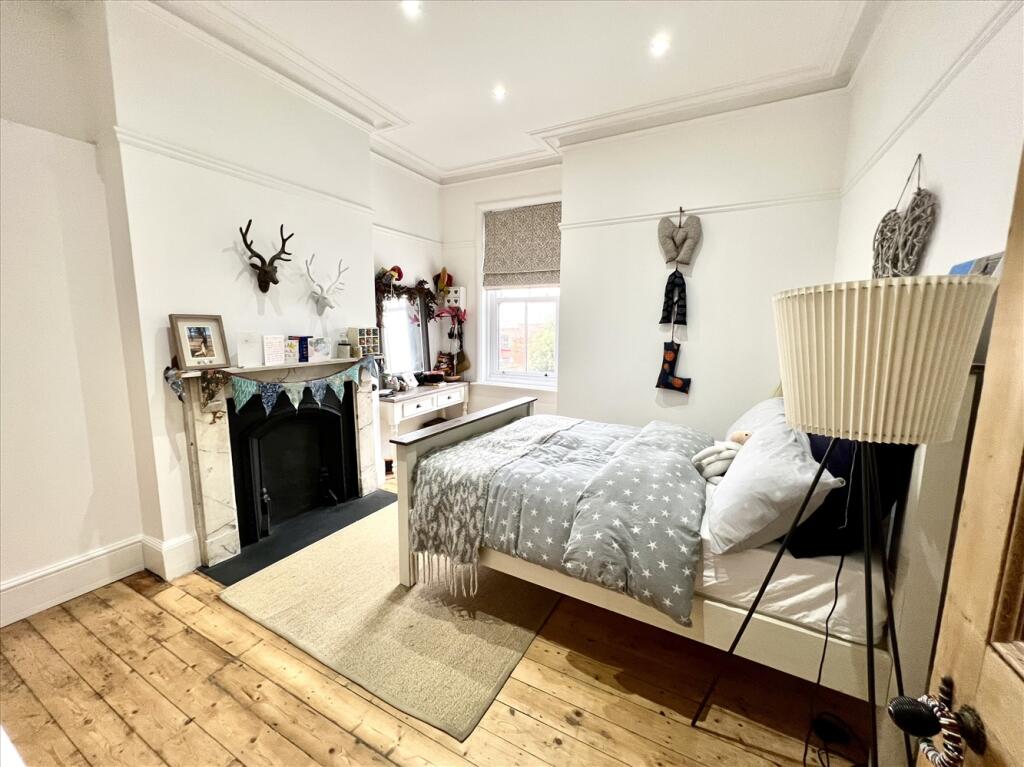 5 bed Semi-Detached