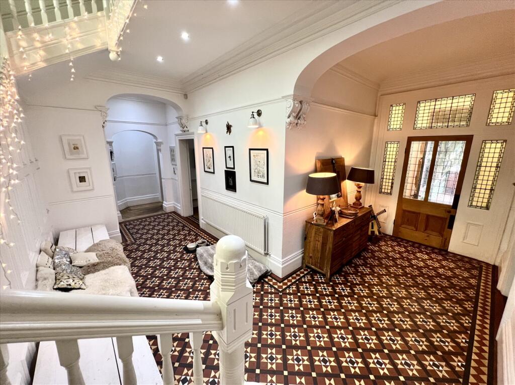 5 bed Semi-Detached