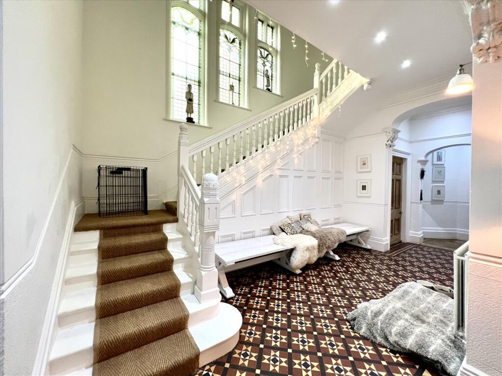5 bed Semi-Detached