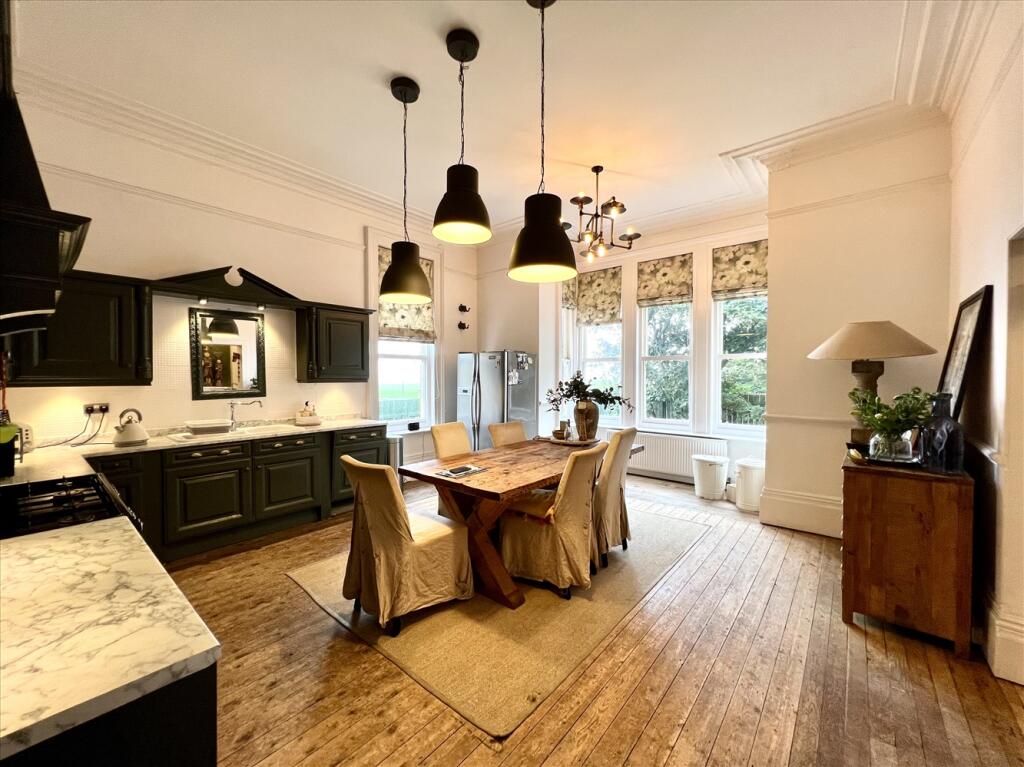 5 bed Semi-Detached