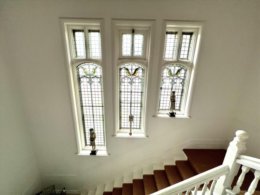 5 bed Semi-Detached